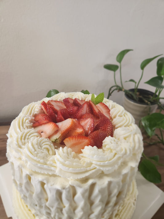 Vanilla Cake with Whip Cream and Fresh strawberries