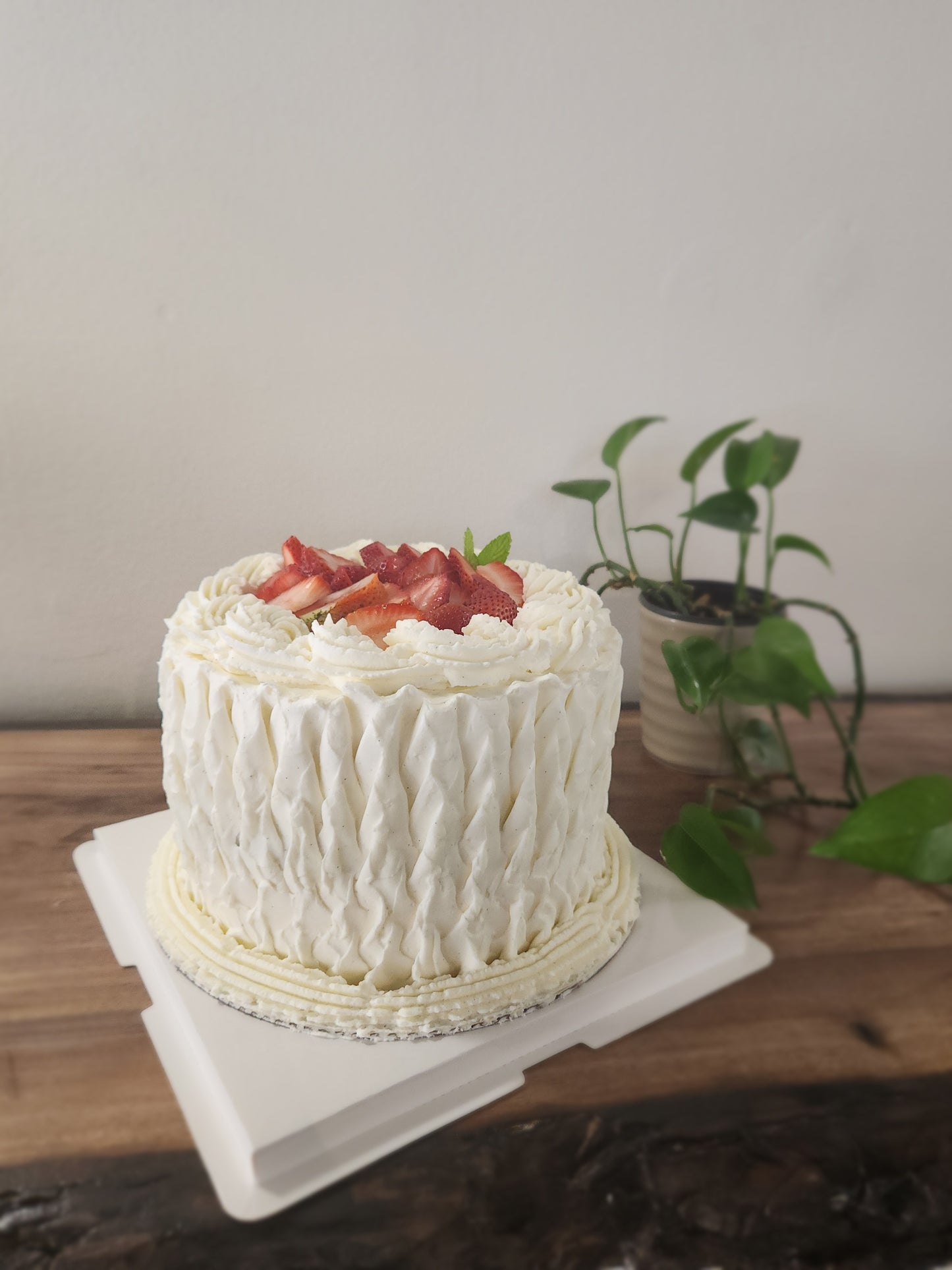 Vanilla Cake with Whip Cream and Fresh strawberries
